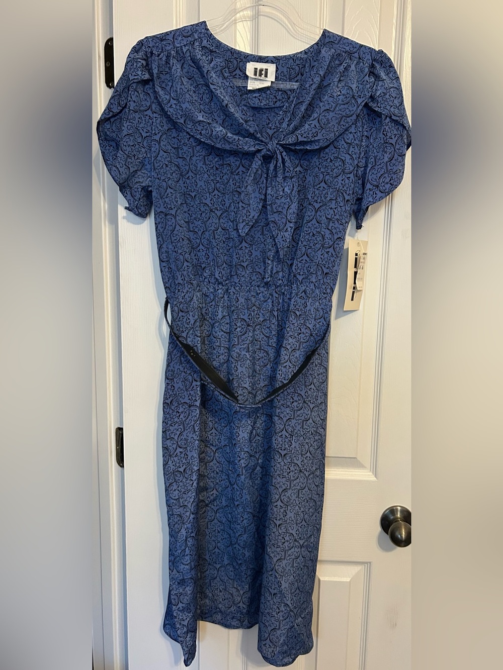 Vintage Blue Patterned Tie-Neck Women’s Secretary Dress